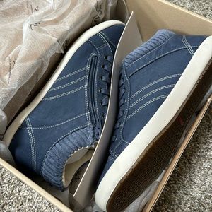 New in box taos high tops